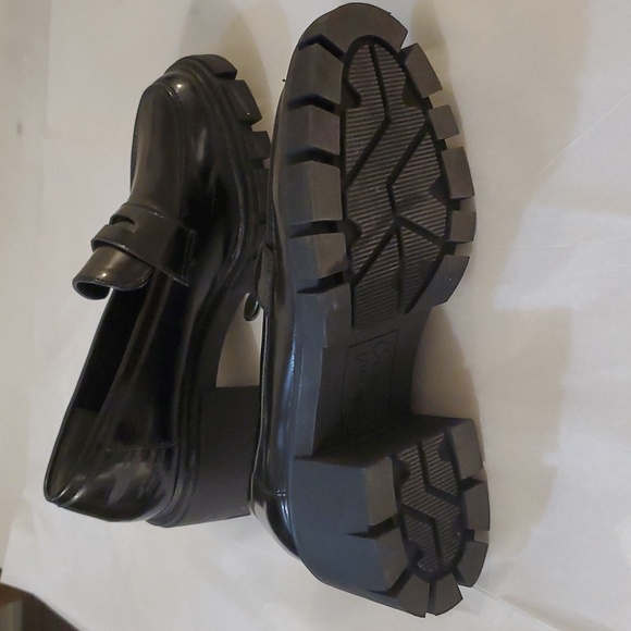 Black Shoes - Picture 3 of 5